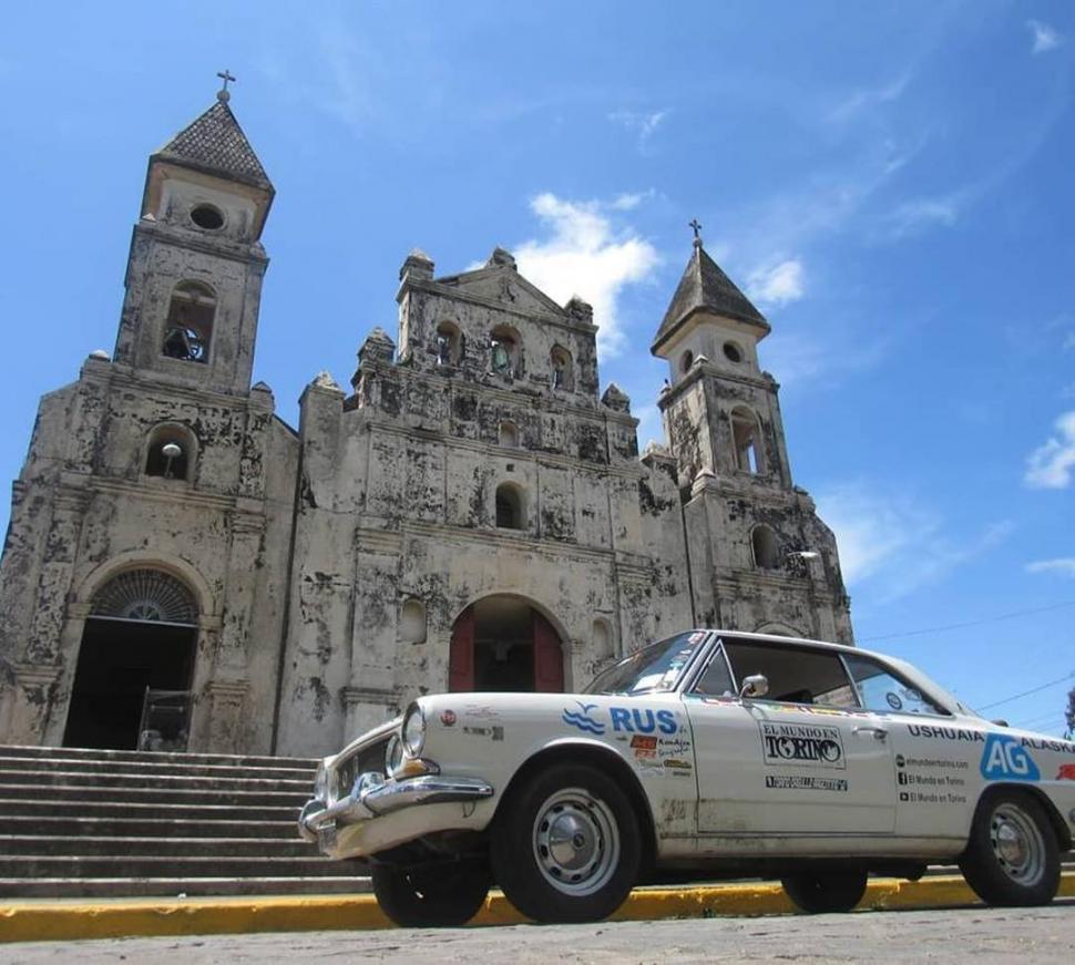 PAISAJES AMERICANOS. El viaje que viene realizando Argiró a bordo del Torino modelo 1969 se denomina “De Ushuaia a Alaska”.