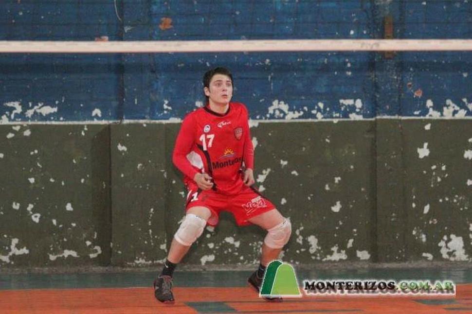 OTROS TIEMPOS. Facundo luce la camiseta de Social Monteros cuando se consagró campeón tucumano en 2012. 