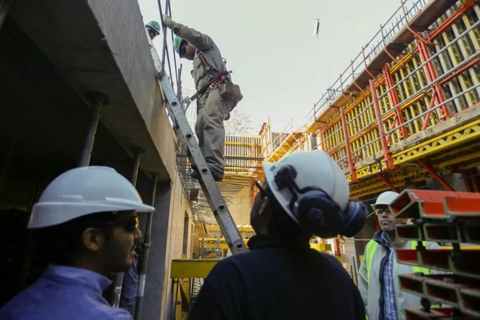 REACTIVACIÓN. Una mejora de la actividad en la industria y la construcción impactará en la balanza comercial. archivo