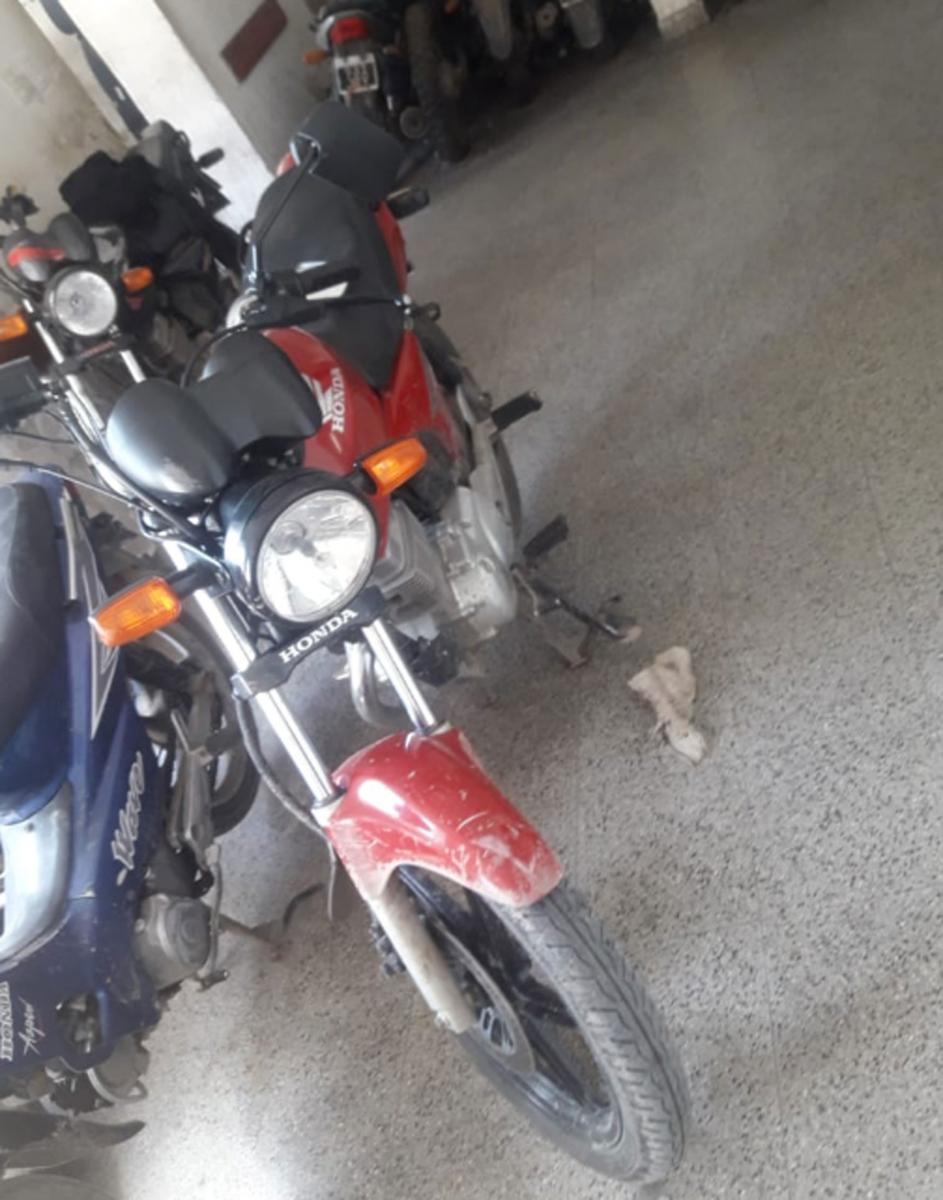 Dos delincuentes le dispararon a la Policía con un arma que le robaron a la fuerza