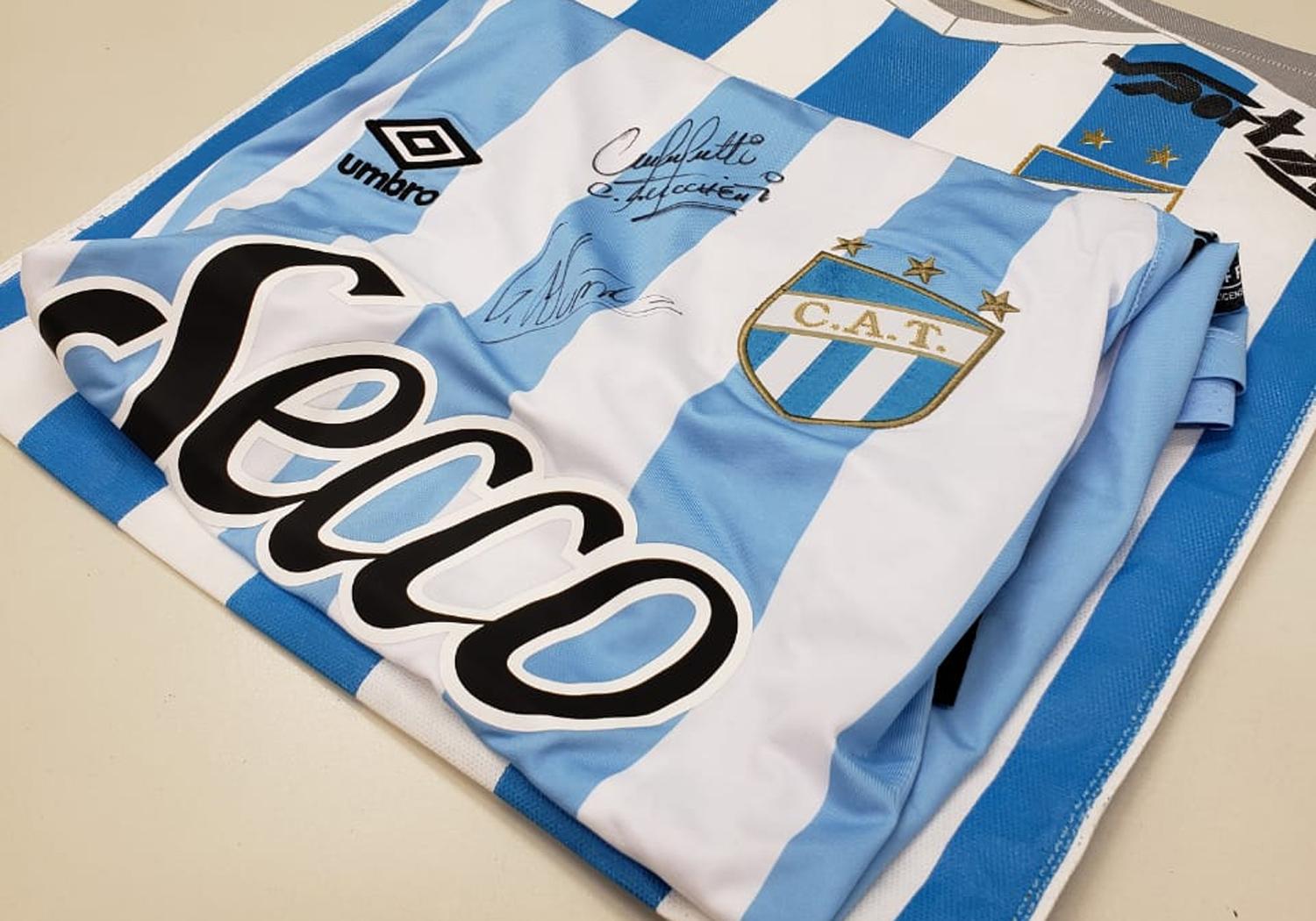 SORTEO VAR. Una camiseta de atlético autografiada por Lucchetti, Núñez y Cuello.