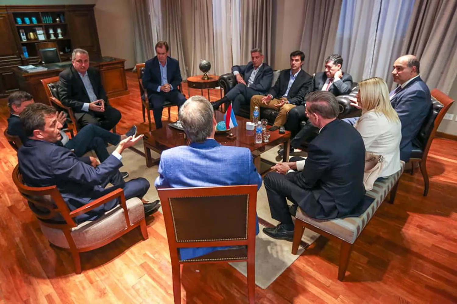 REUNIÓN CUMBRE. Con Manzur entre los participantes, se congregaron los referentes del peronismo disidente.