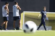 Gallardo y Barros Schelotto juegan una partida de ajedrez