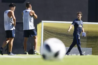 Gallardo y Barros Schelotto juegan una partida de ajedrez