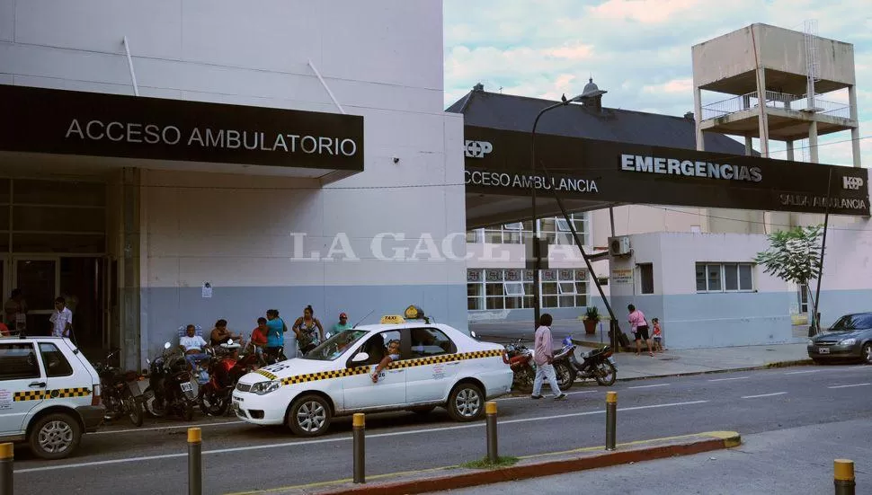 EN EL PADILLA. La mujer del policía quedó internada. ARCHIVO