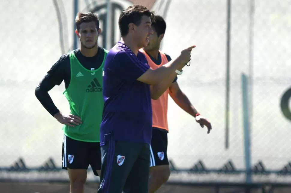 DE CAL Y DE ARENA. Gallardo recupera a Ponzio pero Scocco sigue en duda. 