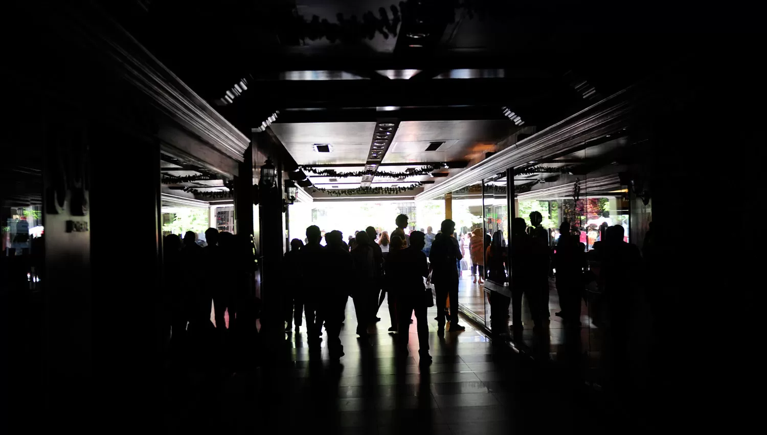 Un apagón dejó sin luz al microcentro de la capital durante más de una hora