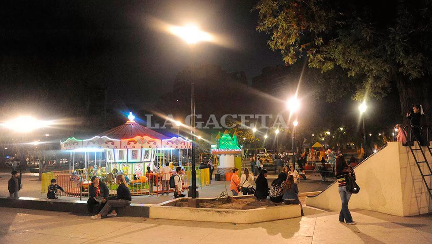 PLAZA URQUIZA. El hombre fue aprehendido en la plaza. 