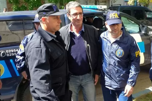 Un docente deberá pagar $ 5.000 y realizar tareas comunitarias por agredir el auto de Macri