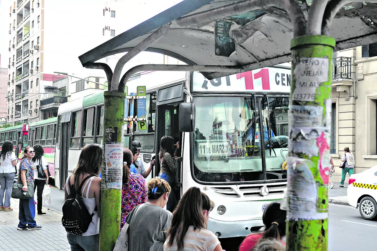 INCREMENTO. El boleto en la capital ya subió un 64% este año en las 14 líneas urbanas: desde $ 9,35 hasta $ 15,50. LA GACETA/FOTO DE HÉCTOR PERALTA (ARCHIVO)