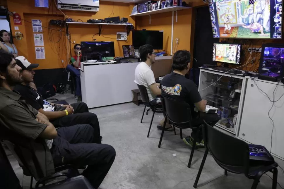 PASIÓN. Los deportes electrónicos atrapan a cada vez más tucumanos. LG Play.-