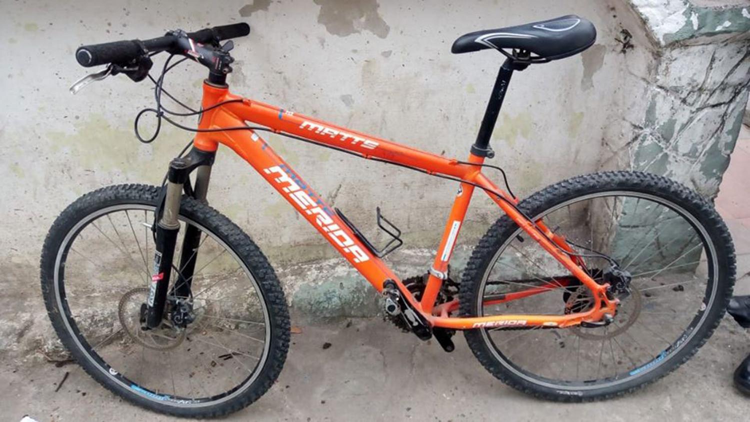 Robaron en una casa de Yerba Buena y huyeron a bordo de las bicicletas de las víctimas