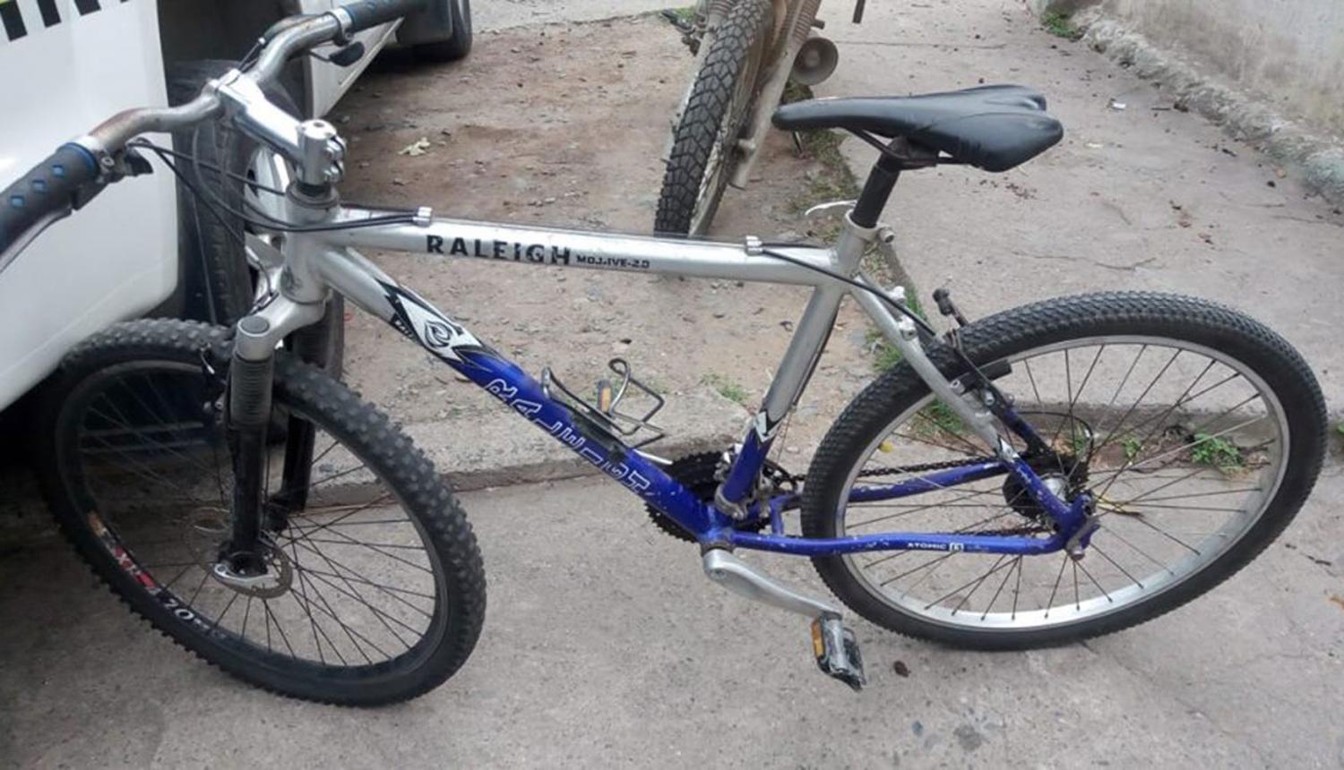 Robaron en una casa de Yerba Buena y huyeron a bordo de las bicicletas de las víctimas
