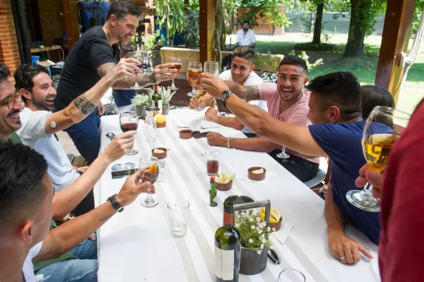 Clásico tucumano: jugadores de Atlético y de San Martín compartieron un asado con VAR