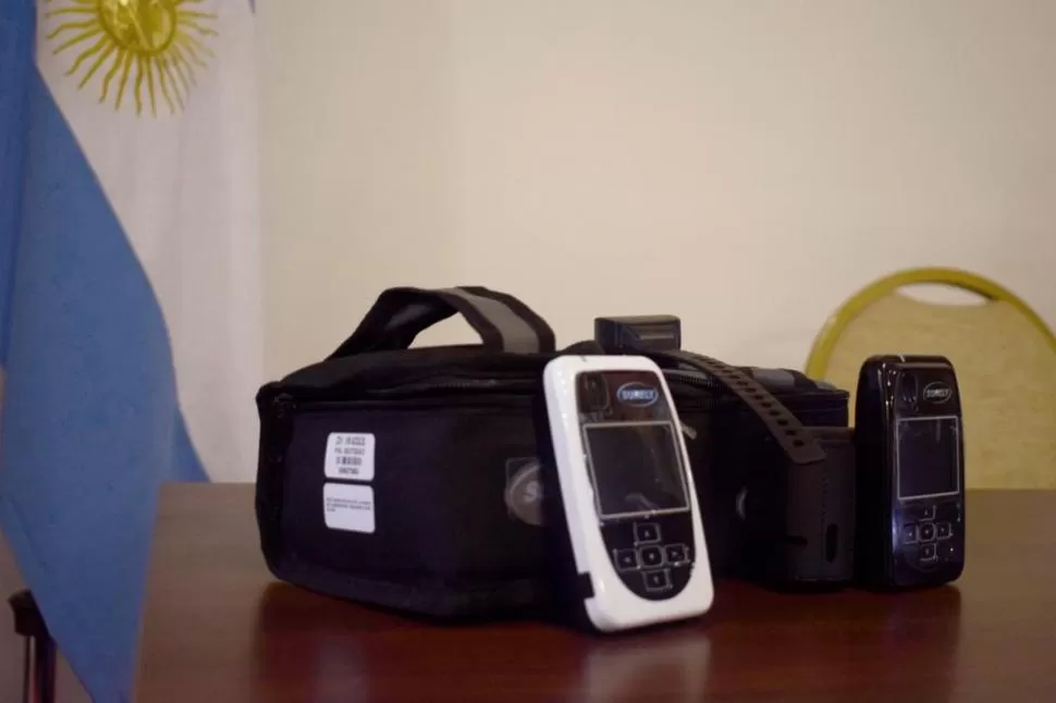 ACTO OFICIAL. Se anunció el uso de las primeras pulseras electrónicas. 