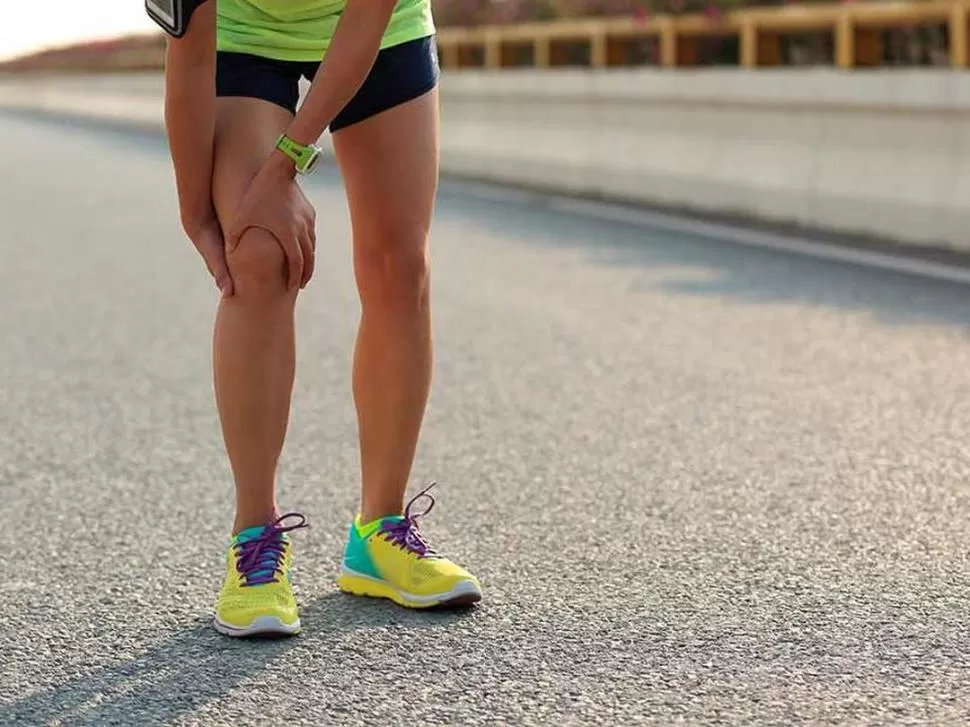 DUELE LA RODILLA. La lesión más habitual entre los runners, por las exigencias extremas y las malas posturas. 