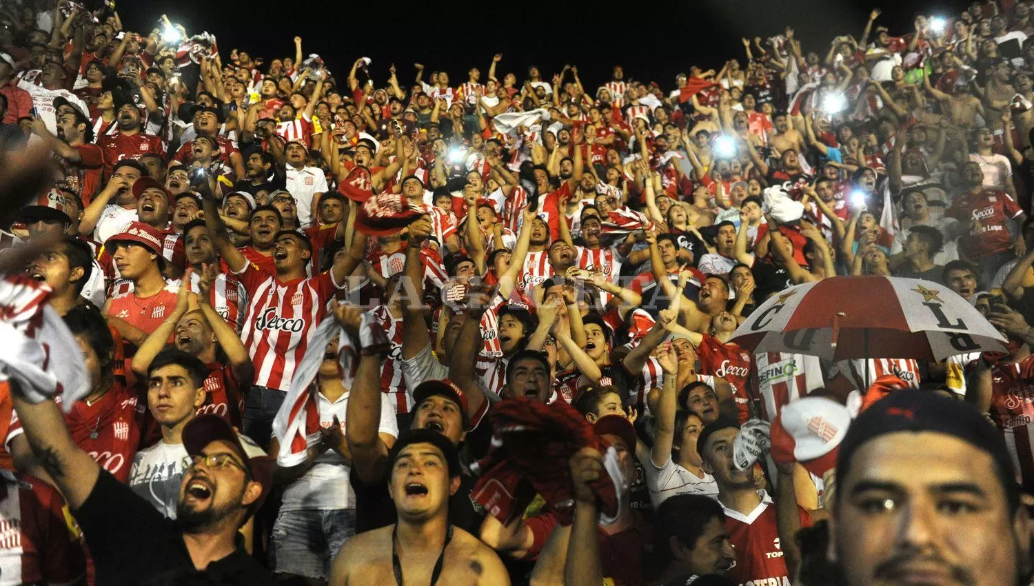 POR LA FECHA 13. La hinchada de San Martín se ilusiona con que su equipo abandone la zona de descenso.