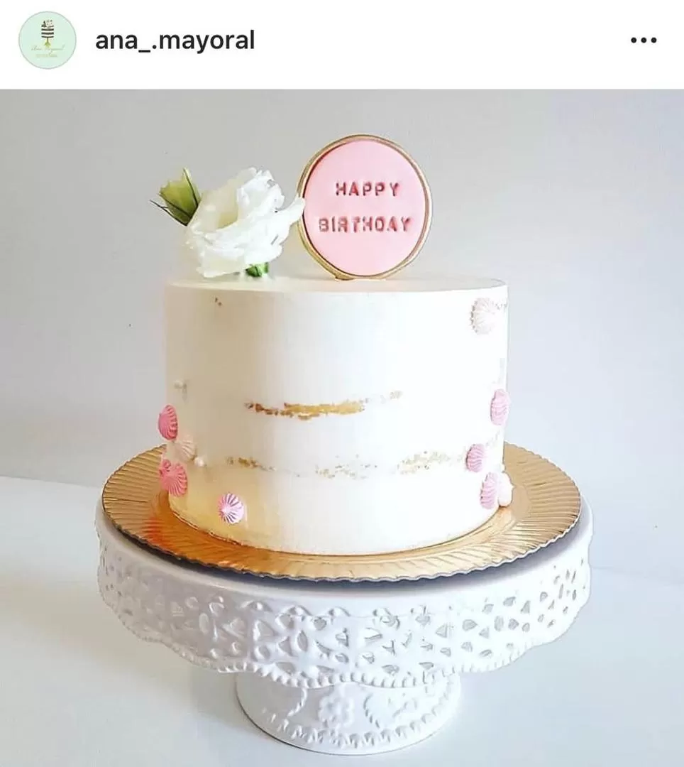 SEMI NAKED. Torta que lleva una cubierta muy fina y lisa de crema de manteca; por ello se le ven las capas (de Ana Mayoral). gentileza ana mayoral 