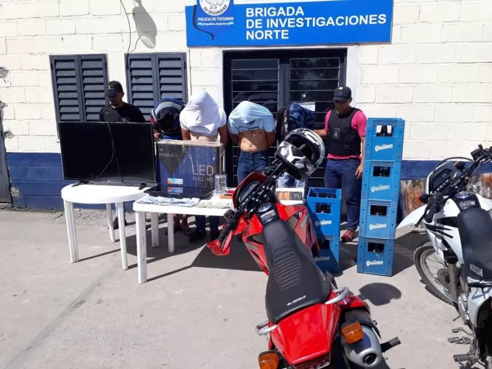 TELEVISORES Y CERVEZAS. Cuatro personas fueron detenidas por el robo.   