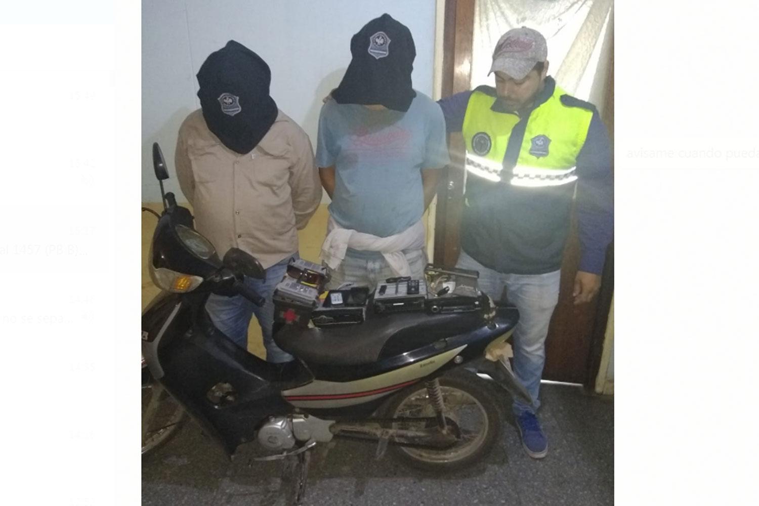 Atraparon a dos motochorros cuando escapaban con el botín