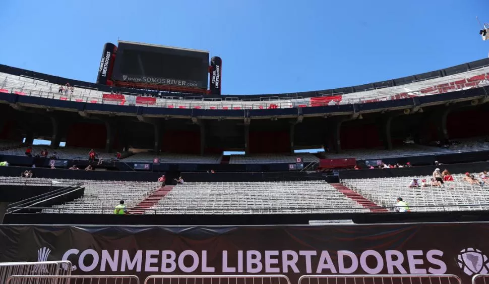 ALLANAMIENTO. Efectivos de la Policía bonaerense investigaron todos los mecanismos correspondientes a la venta de tickets. reuters