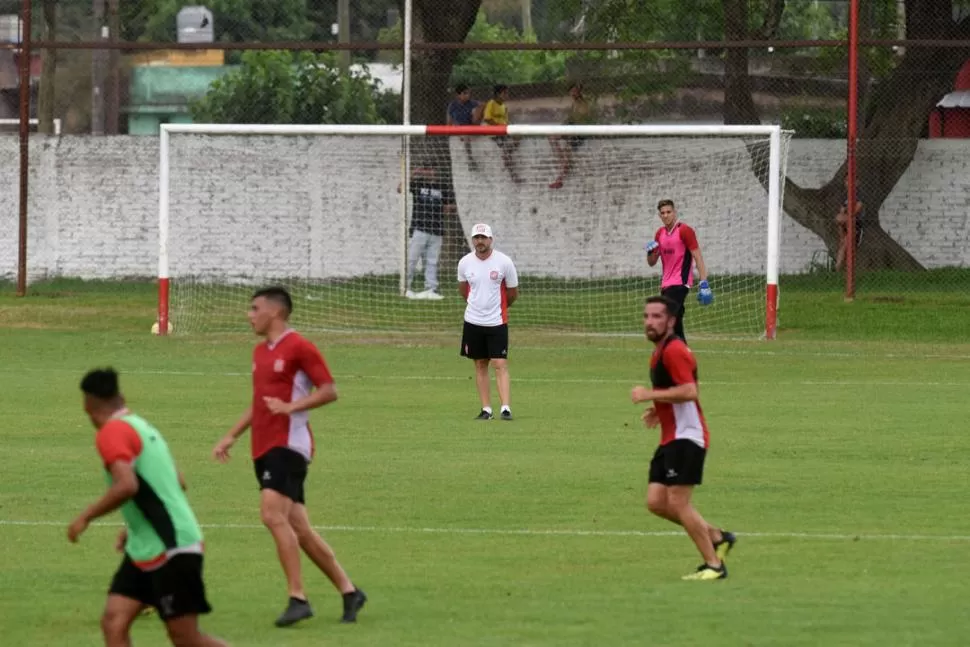 NO ES UNA CIENCIA EXACTA. El entrenador del “Santo” no se guía de las estadísticas. “Estas decían que era imposible que le ganemos a Racing, pero en el fútbol cada partido es una historia diferente”, dijo. la gaceta / foto de diego aráoz 