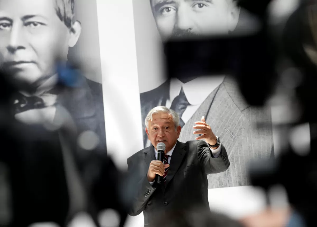 López Obrador asume entre la ilusión y la incertidumbre