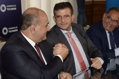 Manzur dio otra muestra de su alianza con el gremio bancario