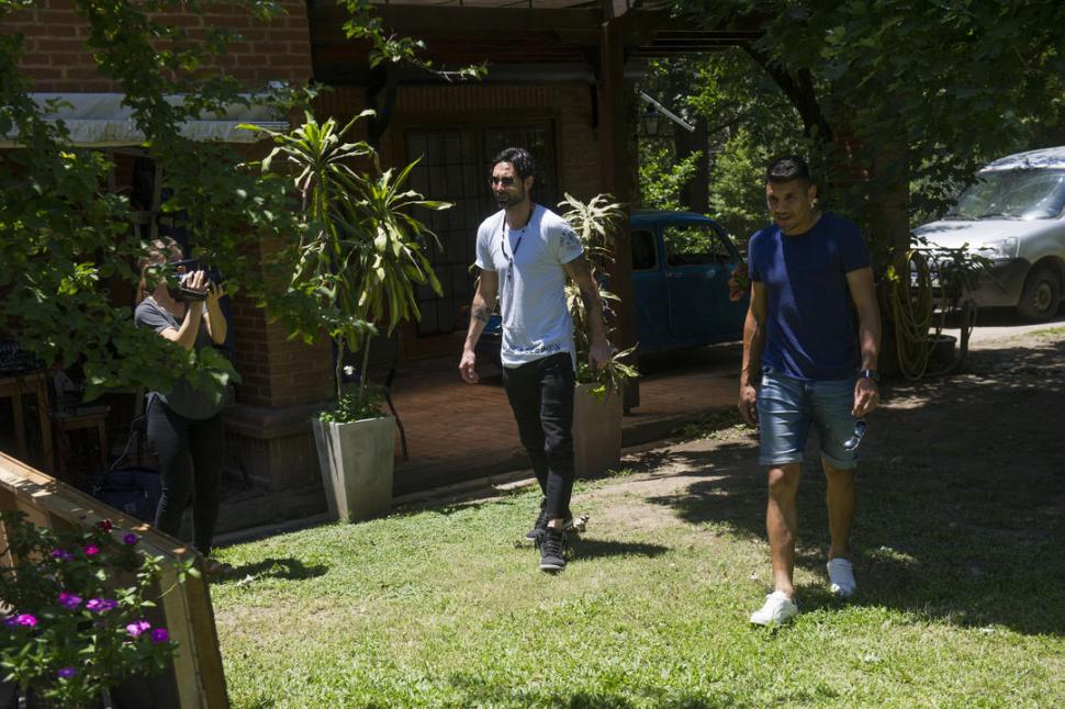 DESPLIEGUE. Cuatro cámaras y una mesa de control se apostaron en la galería de la casa para registrar todo lo que sucedió en el asado. 