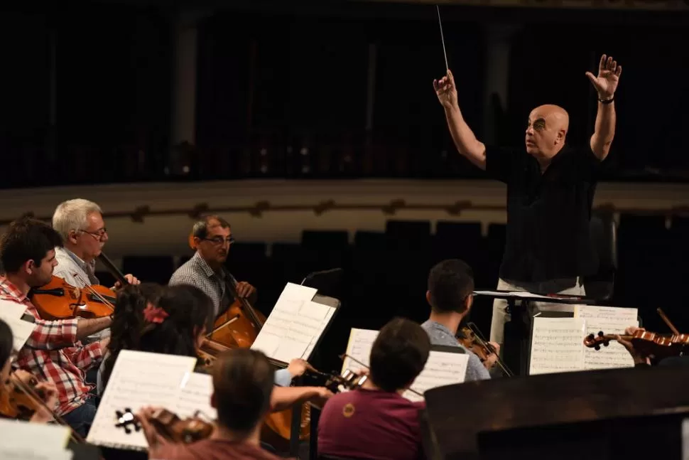 CON DEDICATORIA. Manookian dirigirá su obra-homenaje. 