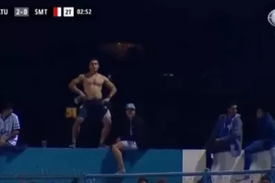 Bailecito feliz: un hincha de Atlético a puro ritmo en las tribunas del Monumental