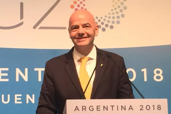 El presidente de la FIFA  respaldó la decisión de Conmebol de jugar en España la Superfinal