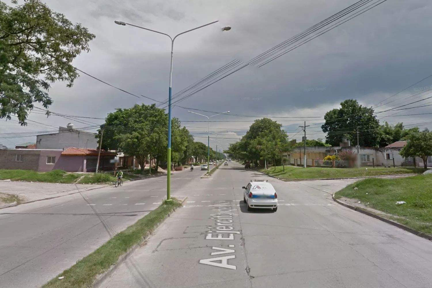 Motochorros asaltaron a dos agentes de Policía y balearon a una de ellas