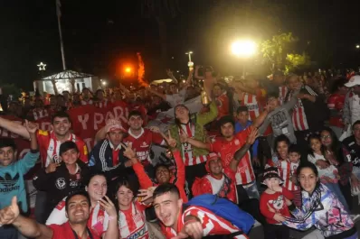 Con el triunfo de San Martín, la plaza se volvió “rojiblanca”