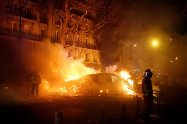 Cientos de detenidos y decenas de heridos dejó la rebelión francesa por la suba de combustibles