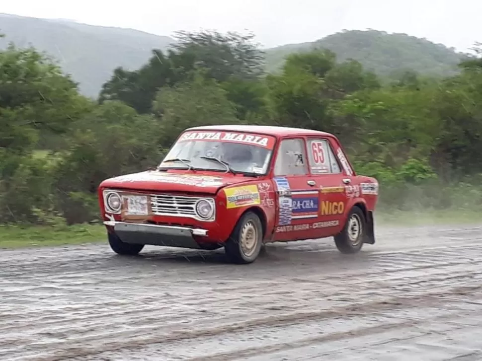 FIRME. El catamarqueño López está primero en la A-5s con un Fiat 128. El de Santa María, junto con Matías Giraudo, está en un meritorio sexto puesto de la general. foto de Ale Carlos Massa