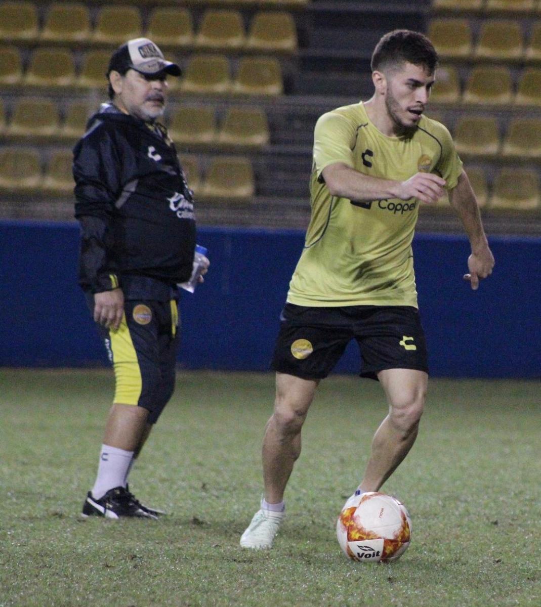 Facundo Juárez, el santiagueño que juega en Dorados y sueña con darle a Maradona su primer título como DT