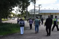 Robaron una camioneta en su huida