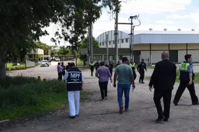 Robaron una camioneta en su huida