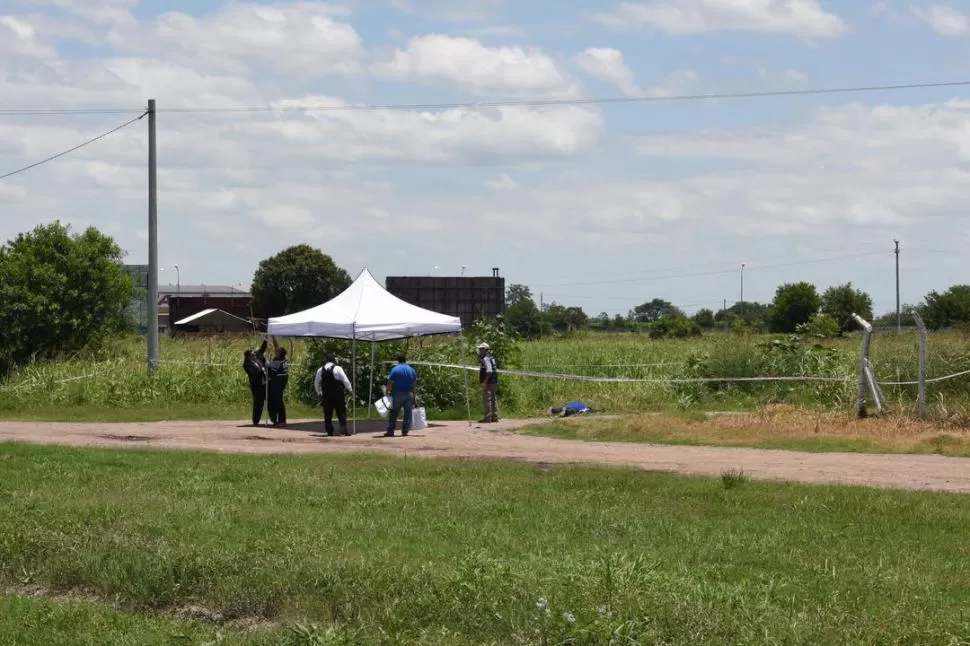HERIDA MORTAL. Fuentes judiciales confiaron que el muerto fue identificado como Sergio “Boliviano” Martínez. LA GACETA / FOTOS DE JOSÉ NUNO