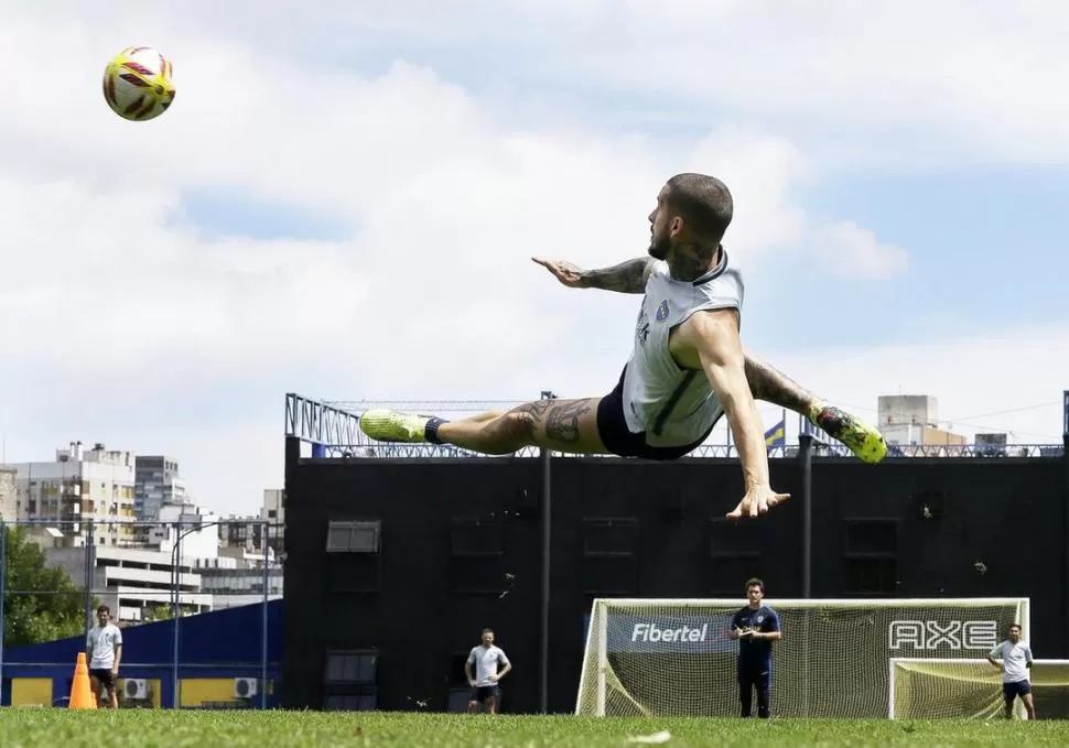 A PESAR DE TODO. Aunque su rendimiento individual no fue acertado, el técnico Guillermo Barros Schelotto tiene en Darío Benedetto es una de las cartas de triunfo que tendrá Boca en el decisivo encuentro. PRENSA CABJ