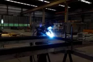 Según el Indec, la industria se derrumbó el 6,8% en octubre