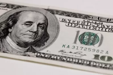 El dólar subió y el riesgo país superó los 700 puntos