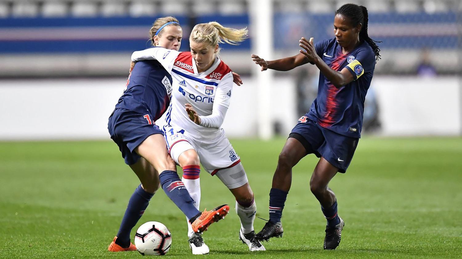 ADA JUGANDO PARA LYON