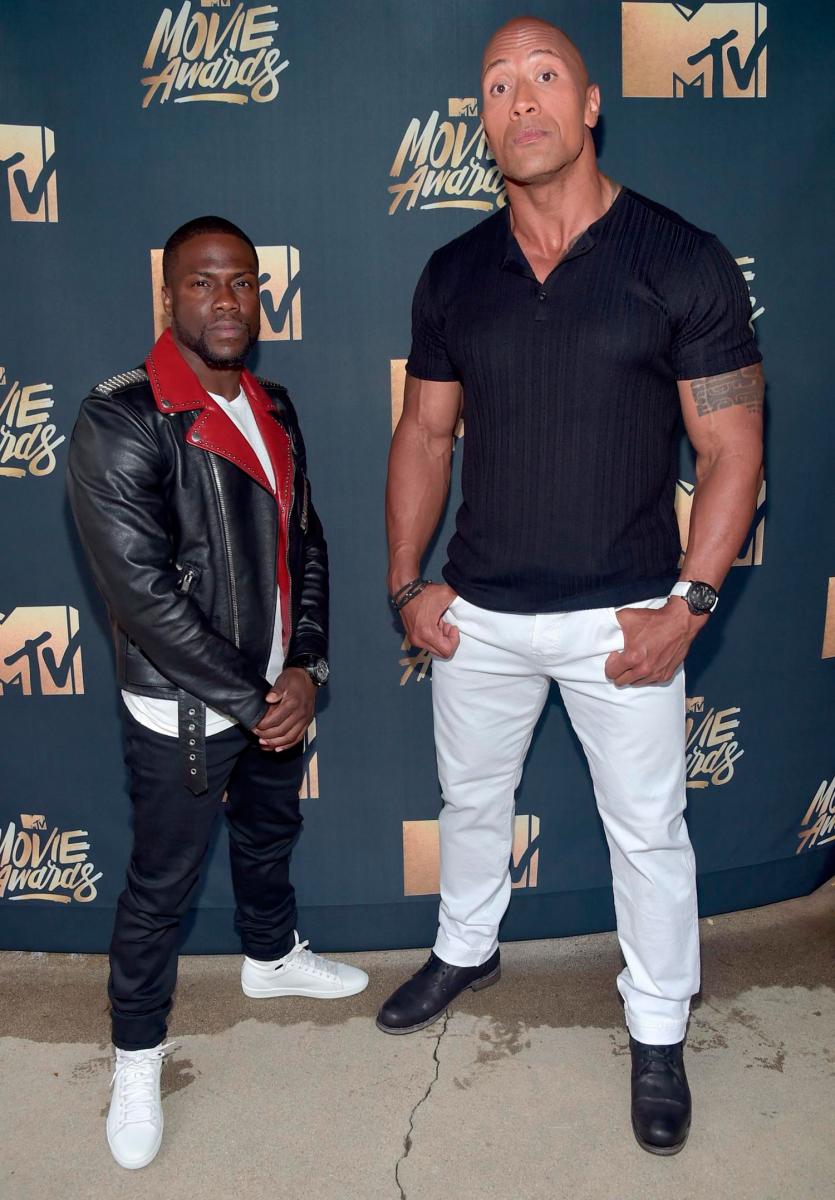 COMPAÑEROS. Kevin Hart y la Roca Johnson, trabajaron juntos en Jumanji.