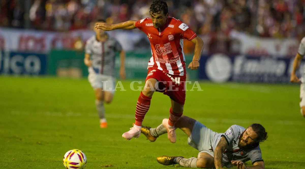 Costa tratará de darle fútbol al mediocampo del Santo.