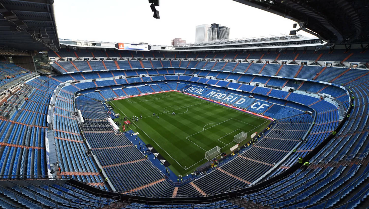 El Santiago Bernabeu será escenario el domingo del superclásico que definirá la Copa Libertadores. (ARCHIVO)