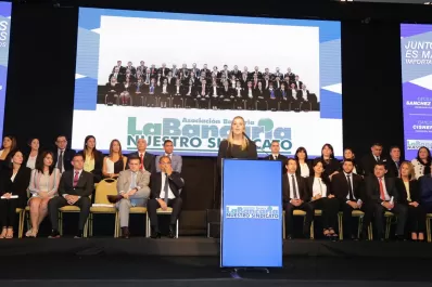 Con guiños a Manzur y críticas a Alperovich, la Bancaria renovó su conducción