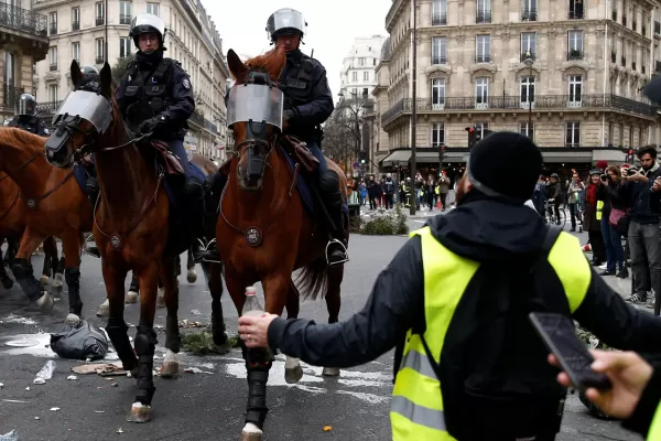 Más de 1.300 detenidos durante la protesta de los chalecos amarillos en París