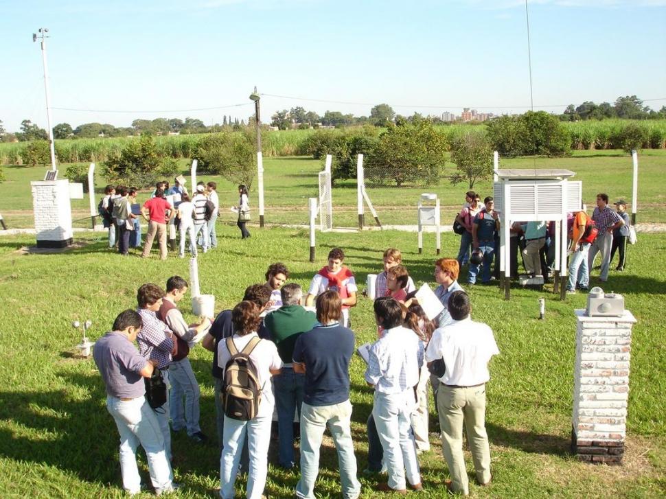 LAS TALITAS. Estudiantes visitan la Estación Agrometeorológica Central.  